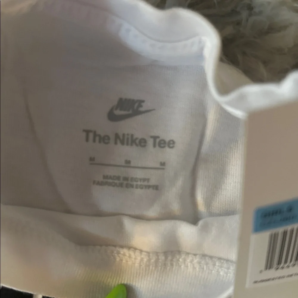 Nike Girls Long Sleeve T-Shirt - The Nike Tee - Black Nike Swoosh Front -NEW M&L